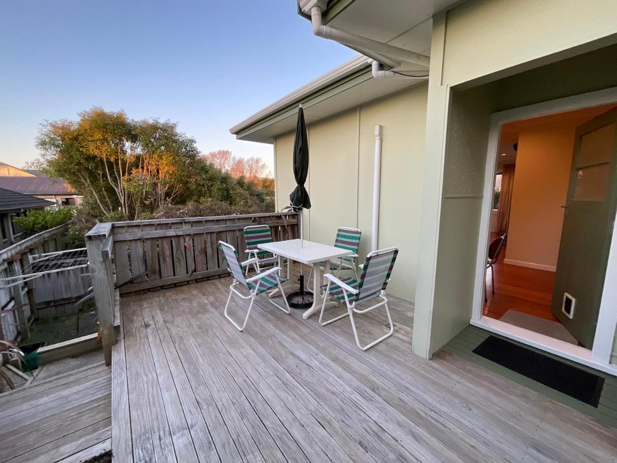 Villa Refined, Retro & Relaxing à Paraparaumu Extérieur photo